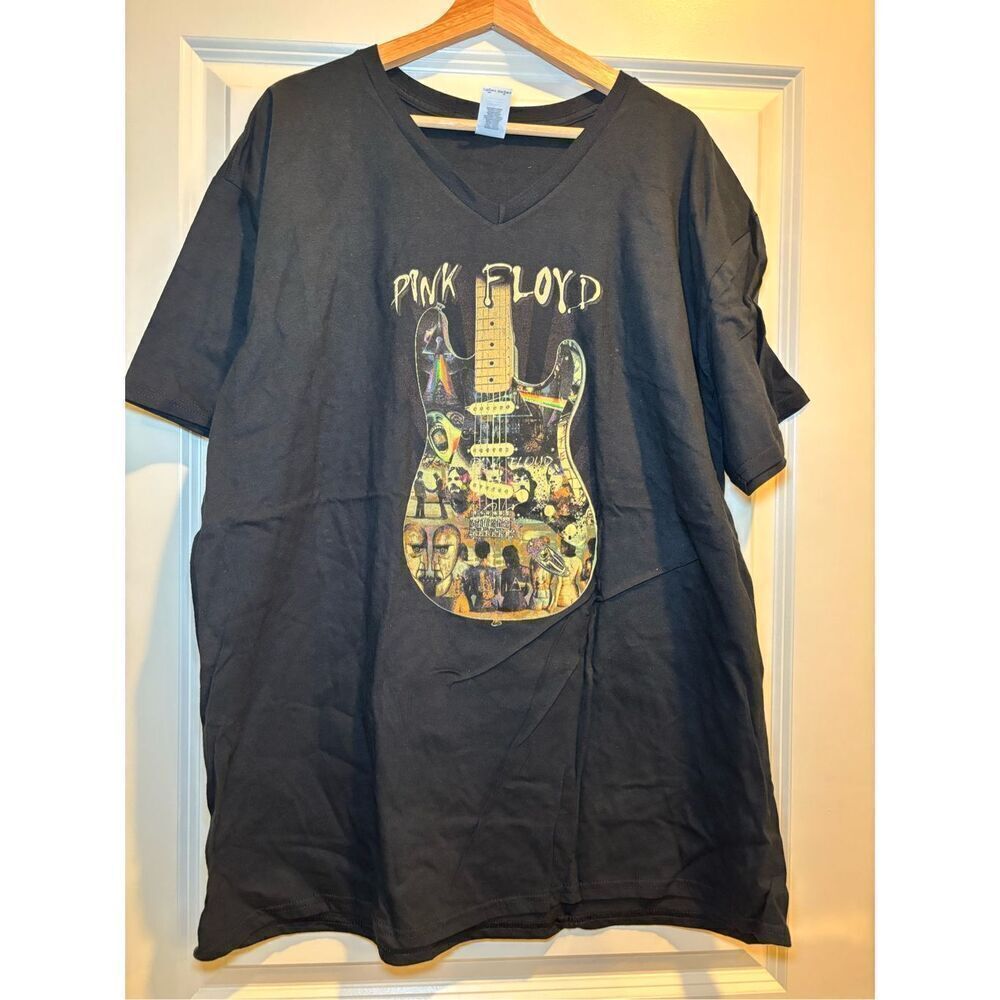 Pink Floyd V-neck T-shirt size 2XL